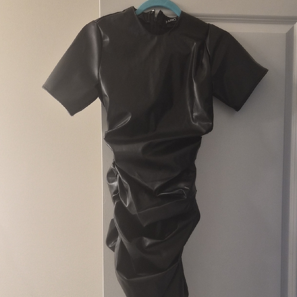 Luxurious Black Short Sleeve Tee